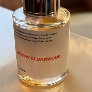Dossier Ambery Cedarwood